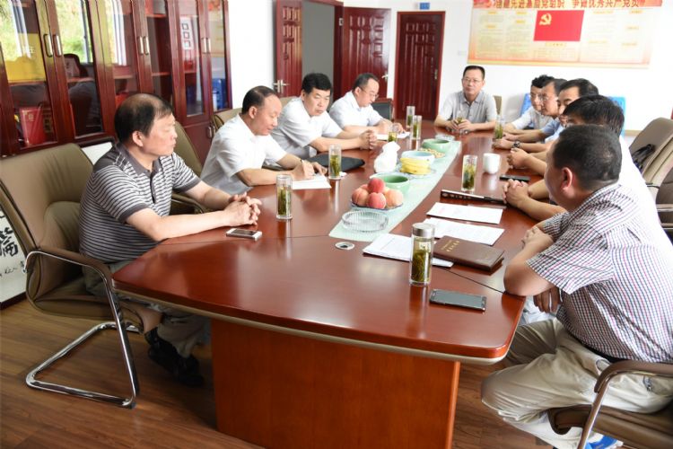 省委統(tǒng)戰(zhàn)部部長、省工商聯黨組書記徐發(fā)成前往六百里公司調研.jpg