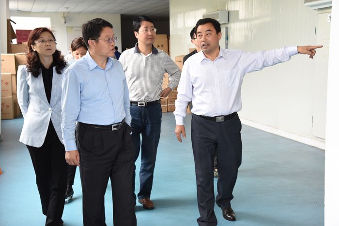 省外辦副主任陸友勤調研六百里茶業(yè).jpg